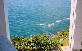 Apartamento pé na areia com vista para o mar aberto